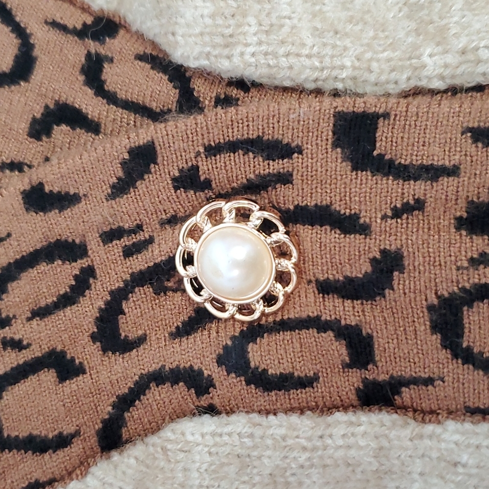 Leopard & Pearl Cardigan Sweater Size M - Picture 3 of 6